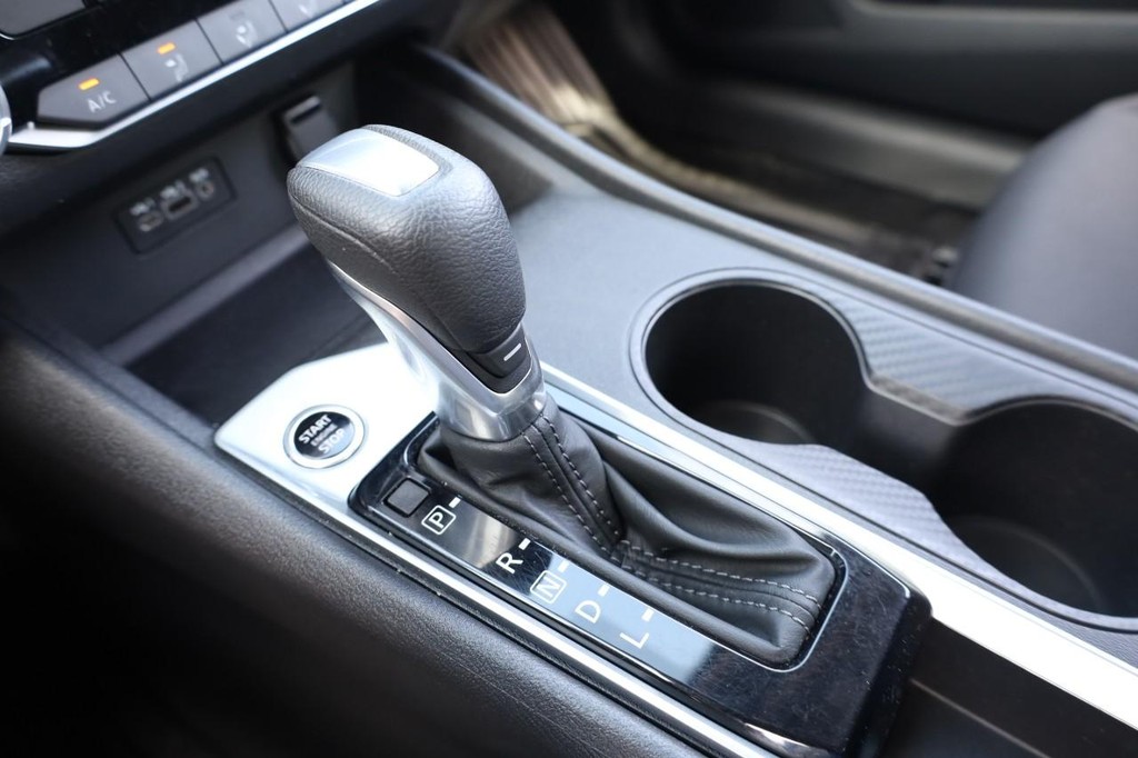 Nissan Altima Vehicle Image 15