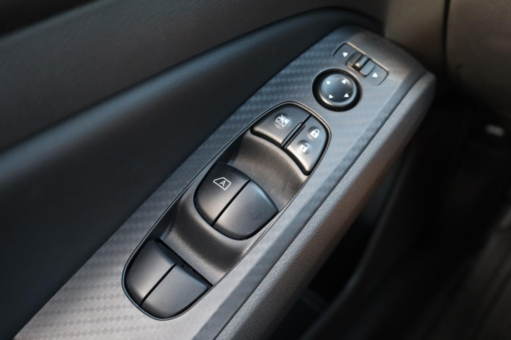 Nissan Altima Vehicle Image 17