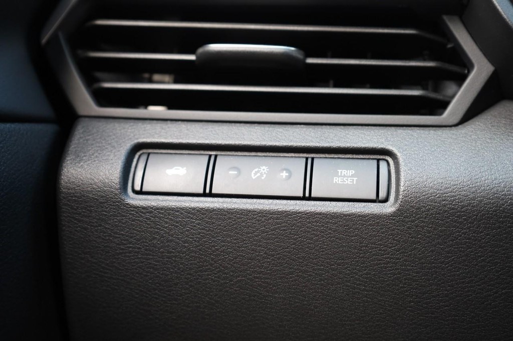 Nissan Altima Vehicle Image 18