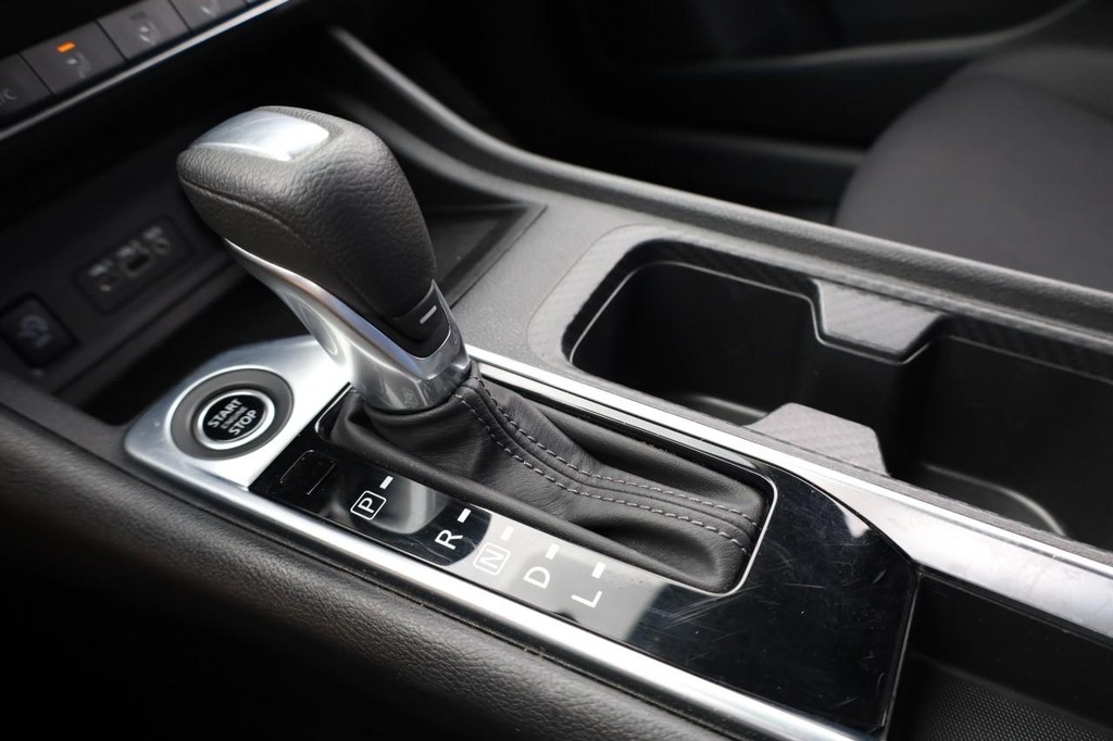 Nissan Sentra Vehicle Image 15