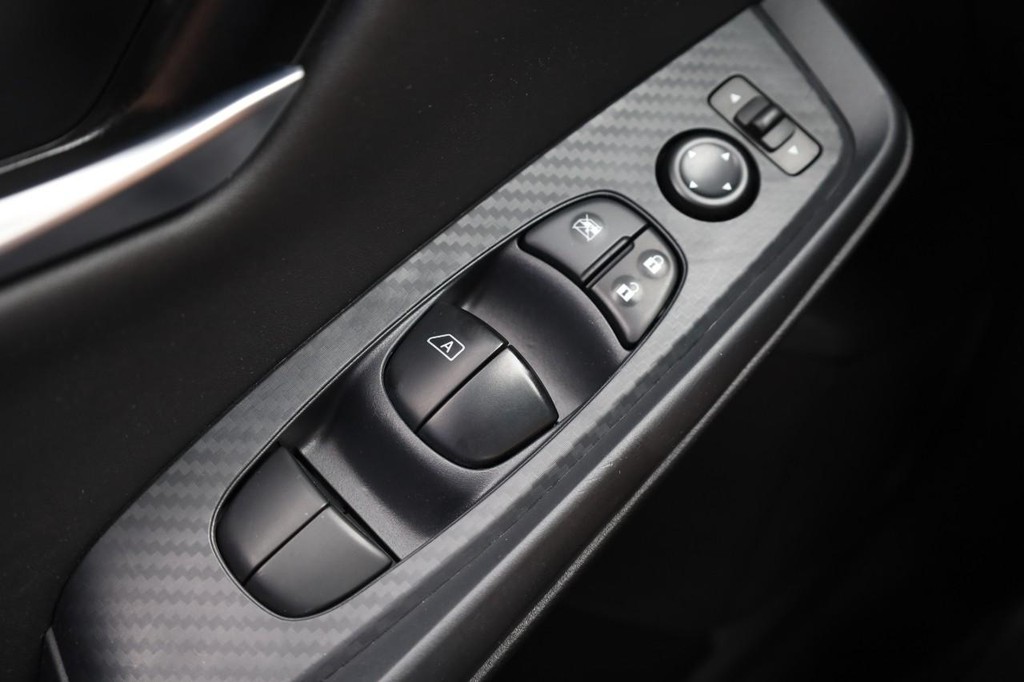 Nissan Sentra Vehicle Image 17