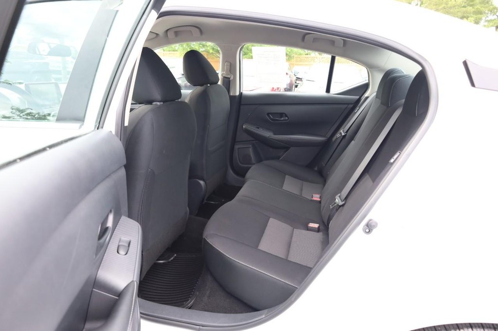 Nissan Sentra Vehicle Image 19