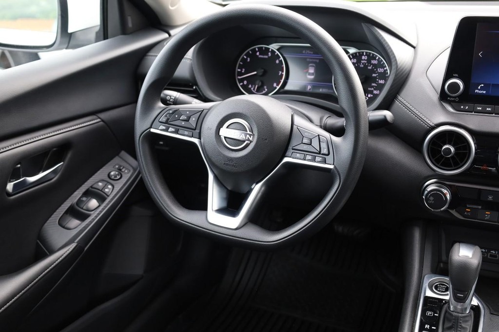 Nissan Sentra Vehicle Image 22