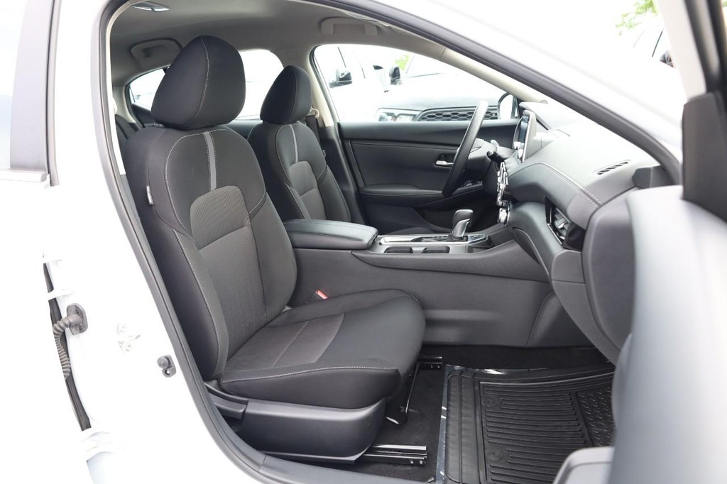 Nissan Sentra Vehicle Image 23