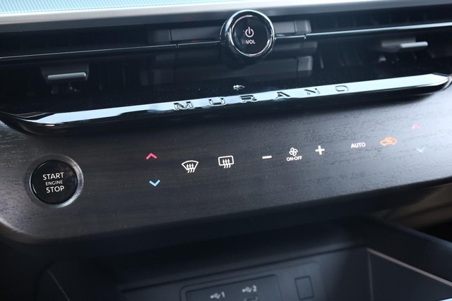 Nissan Murano Vehicle Image 17