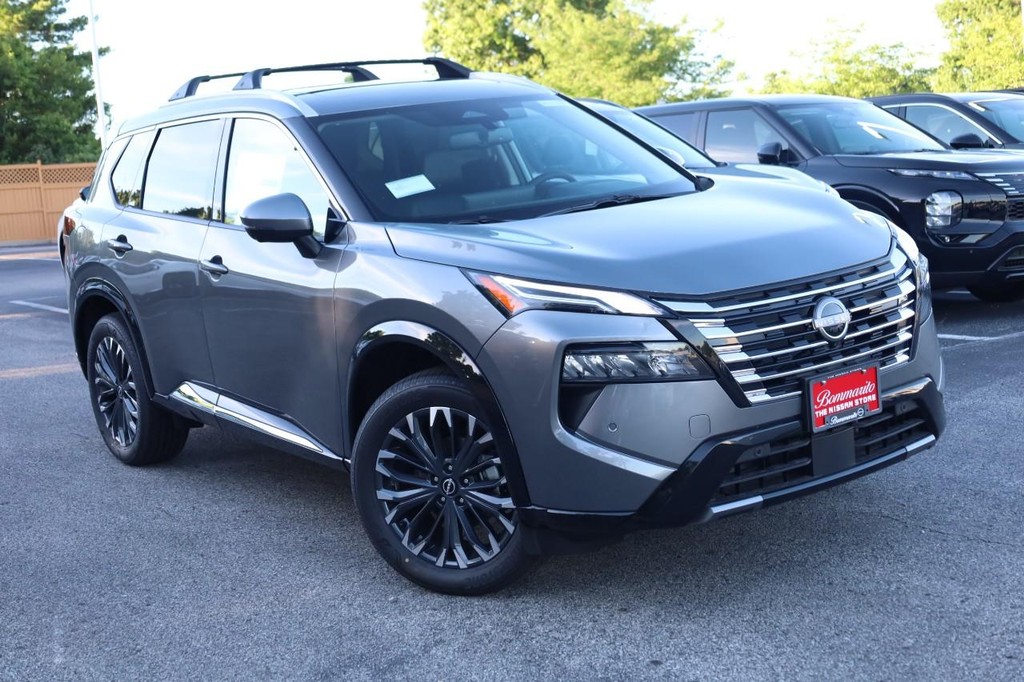 Nissan Rogue Vehicle Image 02