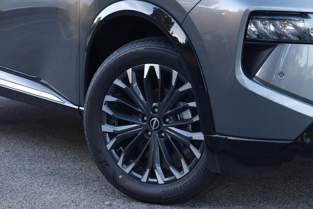 Nissan Rogue Vehicle Image 03