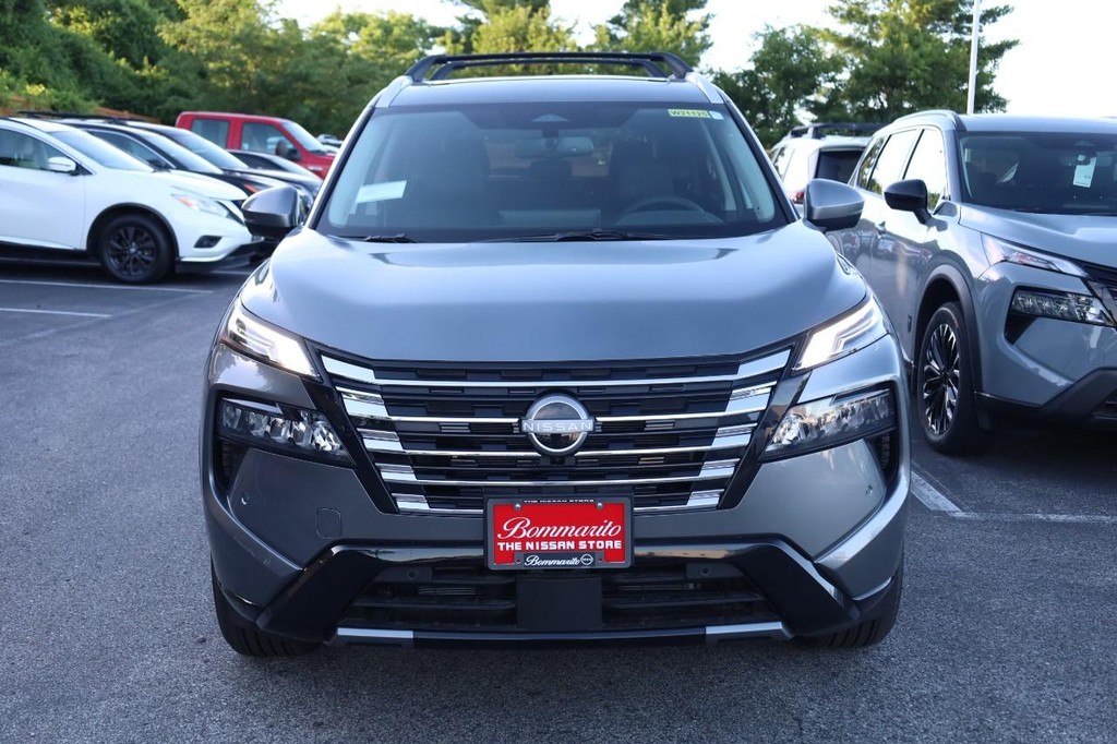 Nissan Rogue Vehicle Image 04