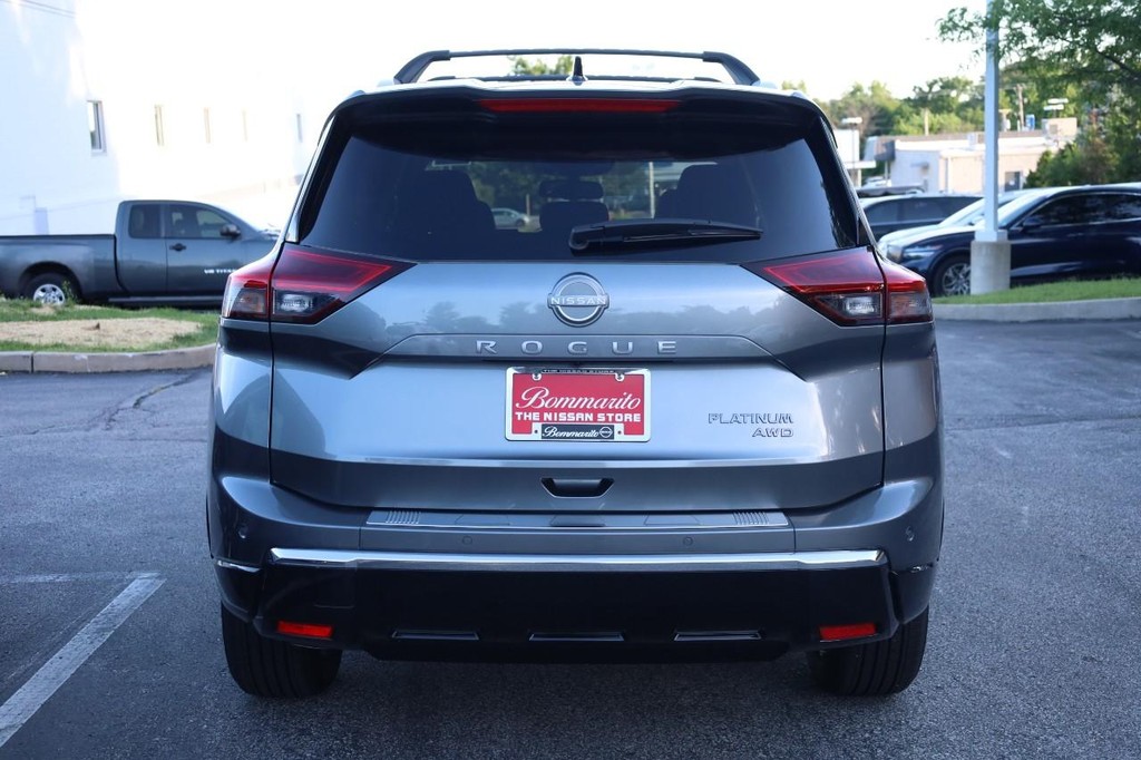 Nissan Rogue Vehicle Image 06