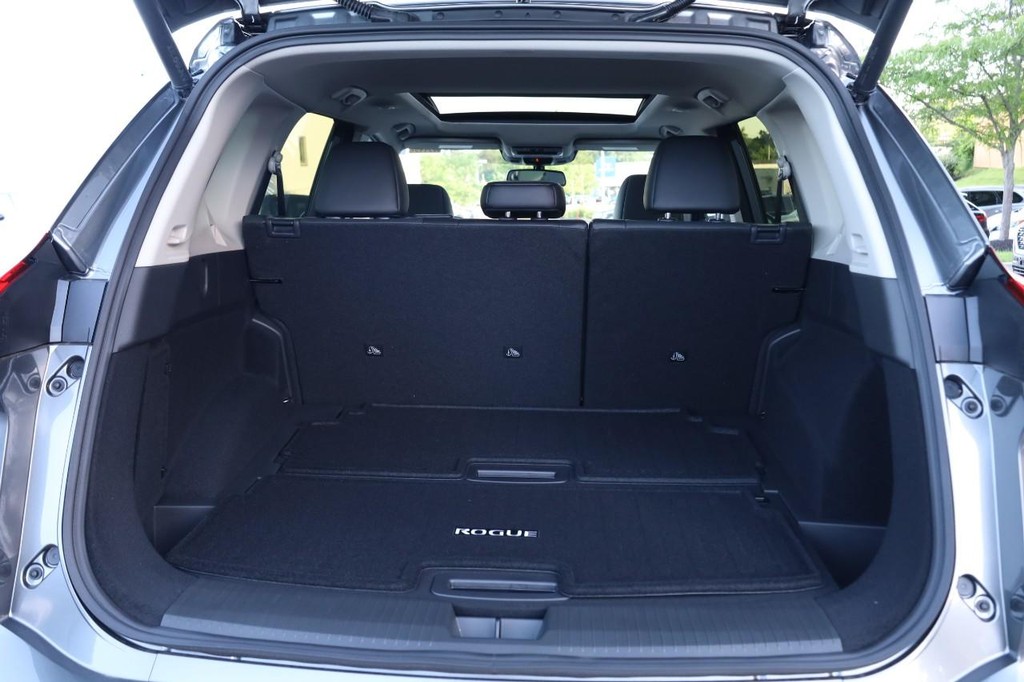 Nissan Rogue Vehicle Image 07