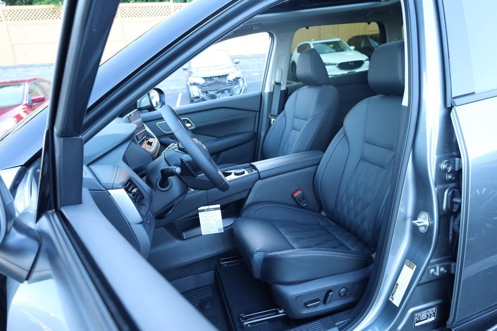 Nissan Rogue Vehicle Image 08