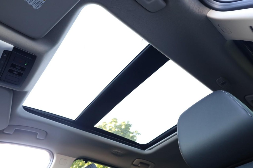 Nissan Rogue Vehicle Image 09