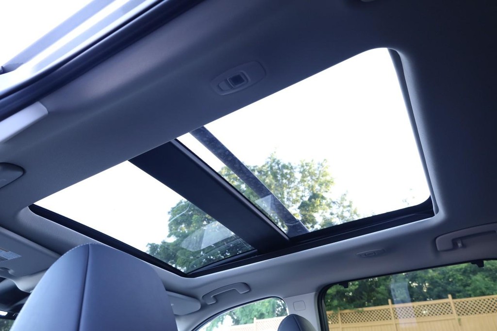 Nissan Rogue Vehicle Image 10