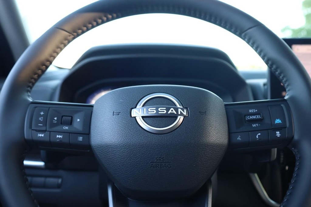 Nissan Rogue Vehicle Image 11