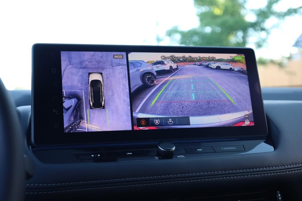 Nissan Rogue Vehicle Image 15