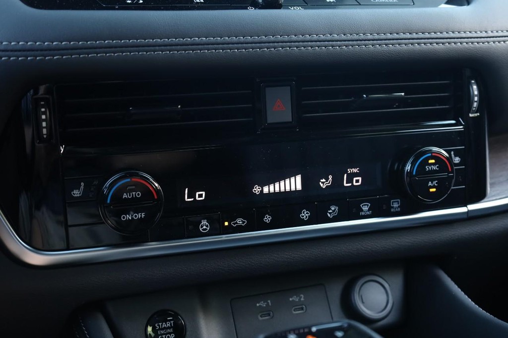 Nissan Rogue Vehicle Image 16
