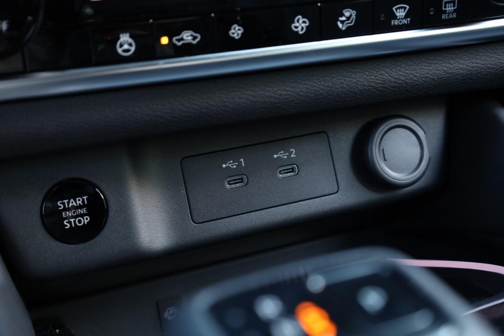 Nissan Rogue Vehicle Image 17