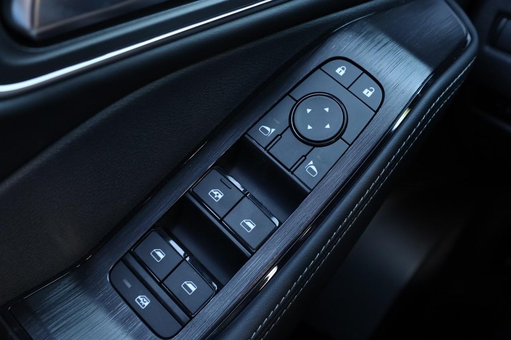 Nissan Rogue Vehicle Image 20
