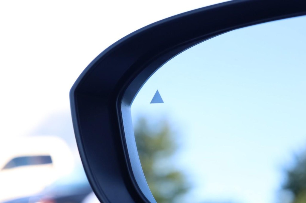 Nissan Rogue Vehicle Image 23