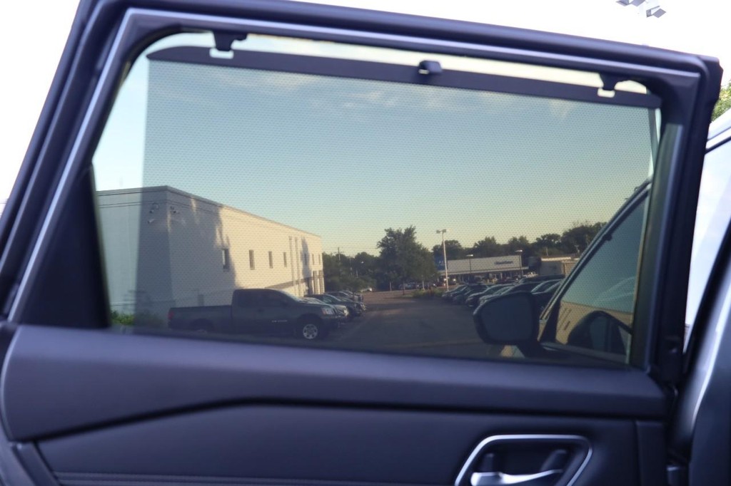 Nissan Rogue Vehicle Image 25