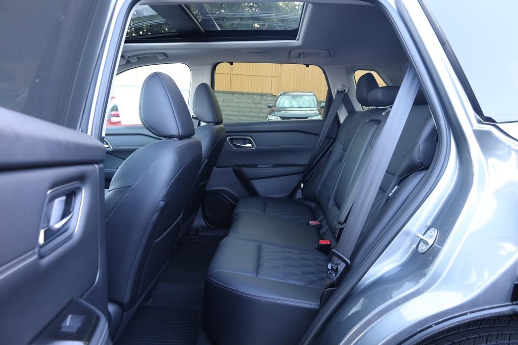 Nissan Rogue Vehicle Image 26