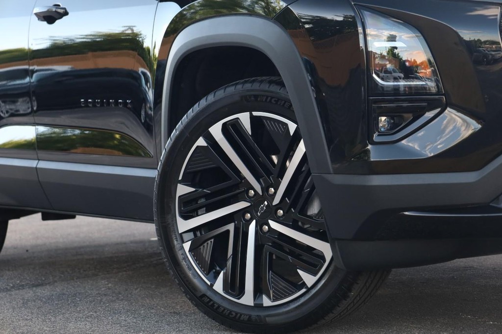 Chevrolet Equinox Vehicle Full-screen Gallery Image 3