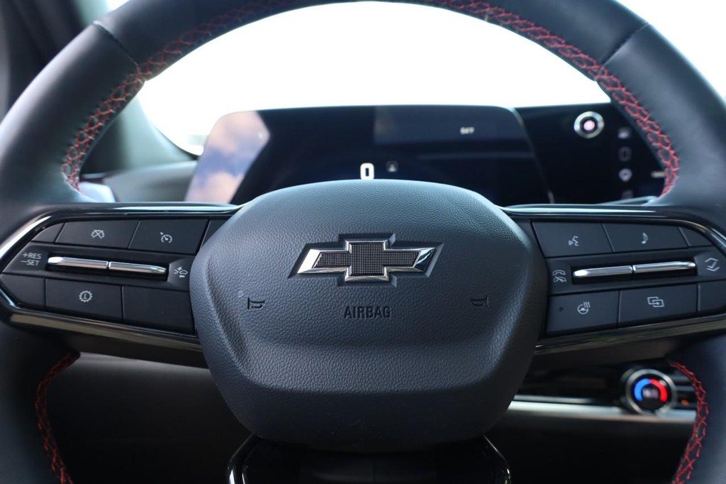 Chevrolet Equinox Vehicle Full-screen Gallery Image 11