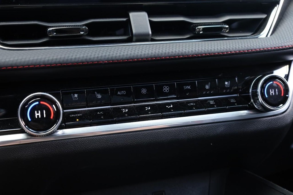 Chevrolet Equinox Vehicle Full-screen Gallery Image 15