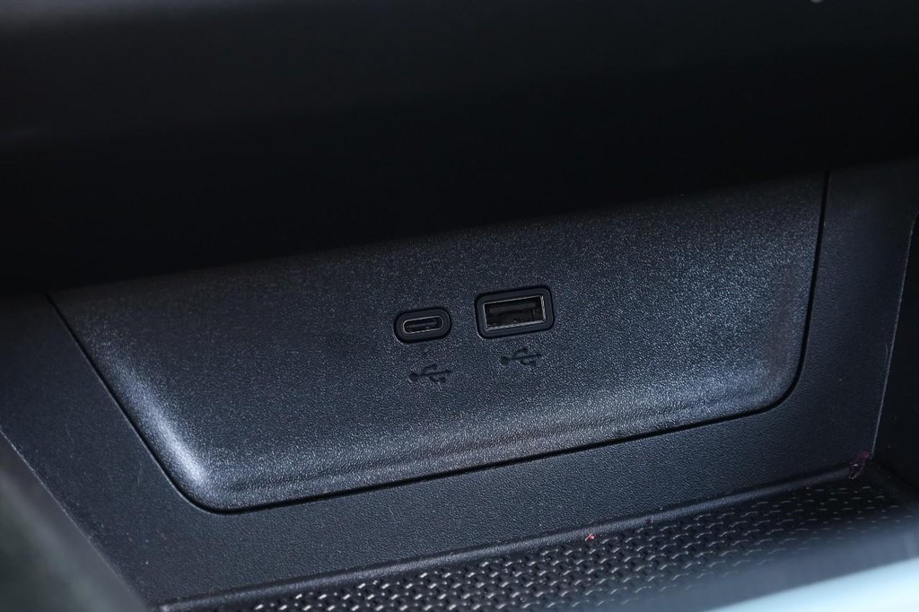 Chevrolet Equinox Vehicle Full-screen Gallery Image 16