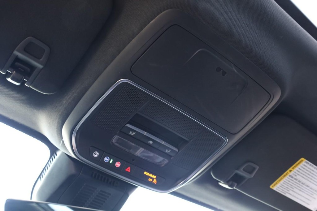 Chevrolet Equinox Vehicle Full-screen Gallery Image 17