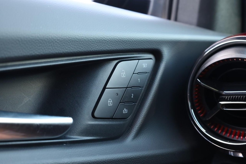 Chevrolet Equinox Vehicle Full-screen Gallery Image 19