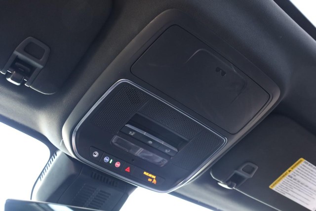 Chevrolet Equinox Vehicle Full-screen Gallery Image 17