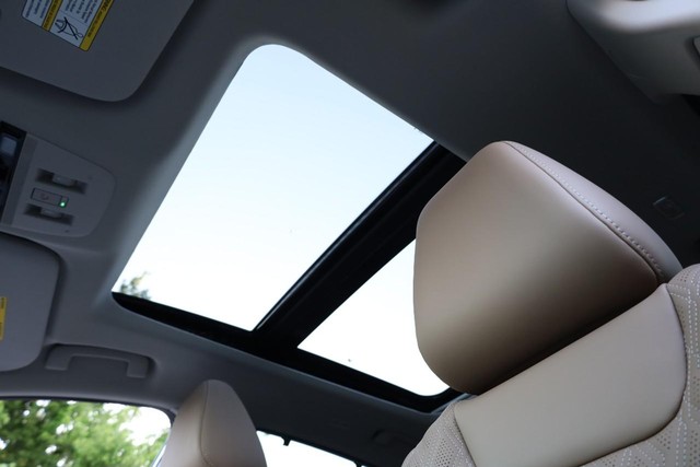 Nissan Murano Vehicle Full-screen Gallery Image 10