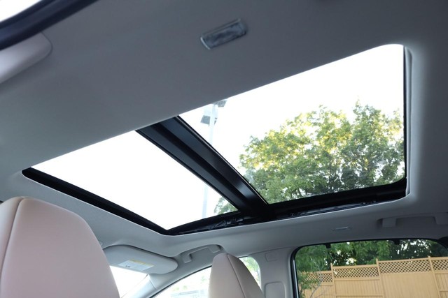 Nissan Murano Vehicle Full-screen Gallery Image 11