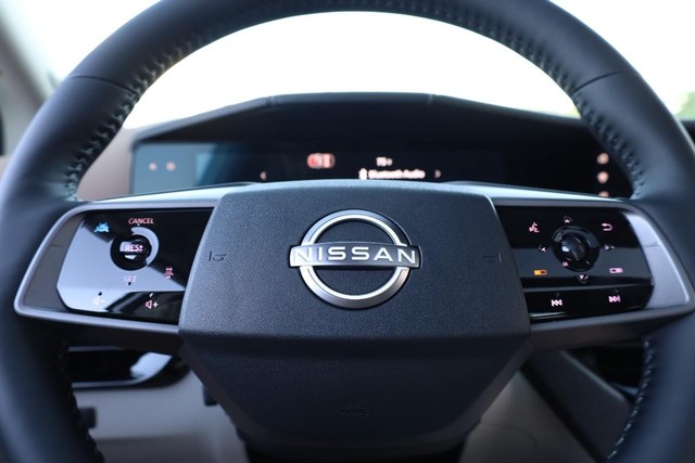 Nissan Murano Vehicle Full-screen Gallery Image 12