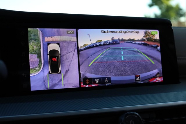 Nissan Murano Vehicle Full-screen Gallery Image 16