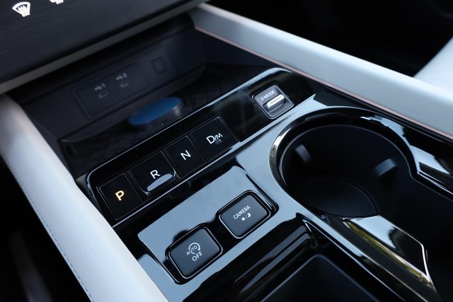 Nissan Murano Vehicle Full-screen Gallery Image 20