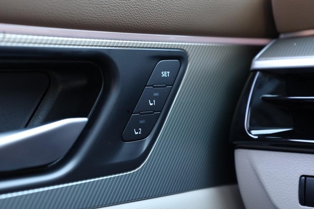 Nissan Murano Vehicle Full-screen Gallery Image 23