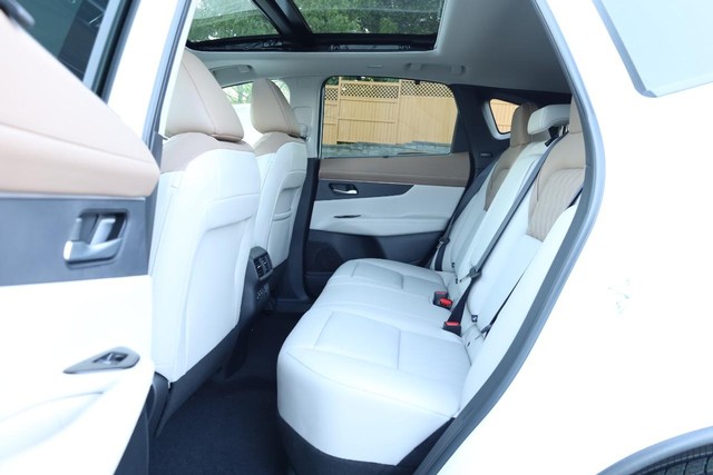 Nissan Murano Vehicle Full-screen Gallery Image 26