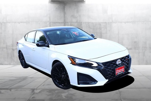 Nissan Altima Vehicle Image 02