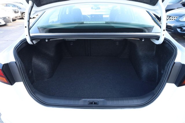 Nissan Altima Vehicle Image 07
