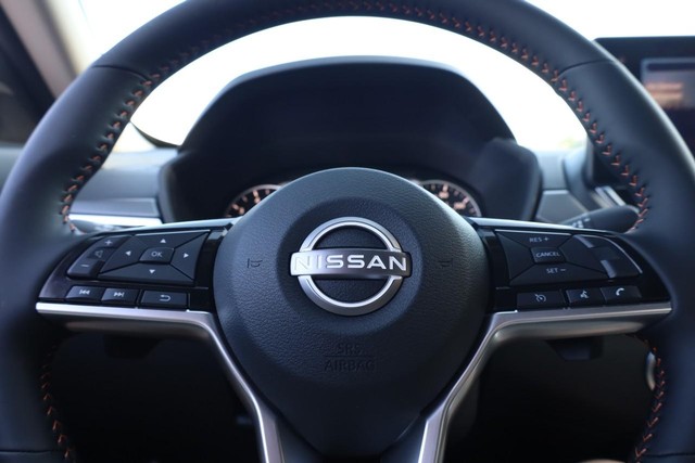 Nissan Altima Vehicle Image 10