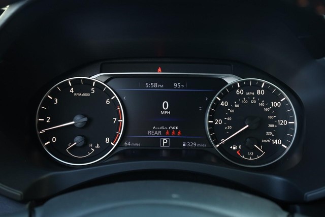Nissan Altima Vehicle Image 11