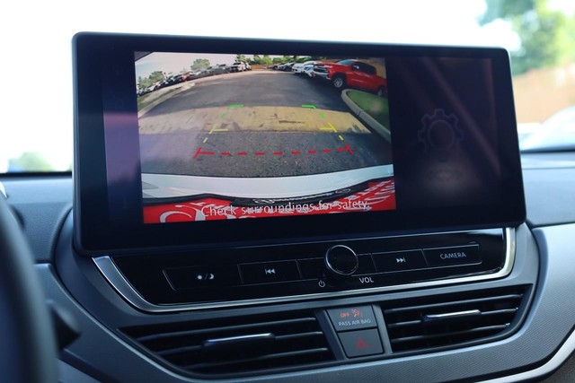 Nissan Altima Vehicle Image 13