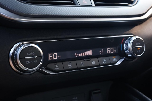 Nissan Altima Vehicle Image 14