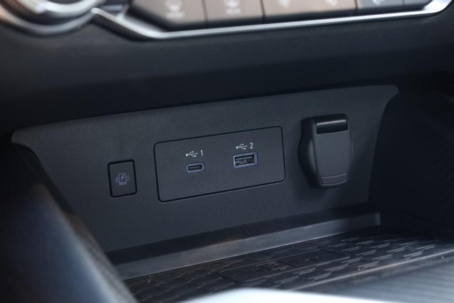 Nissan Altima Vehicle Image 15