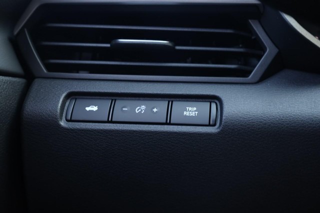 Nissan Altima Vehicle Image 19