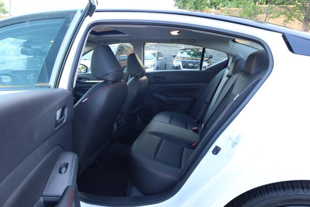 Nissan Altima Vehicle Image 20