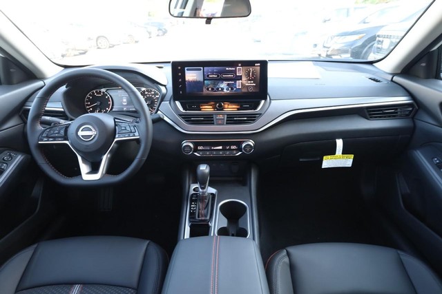 Nissan Altima Vehicle Image 22