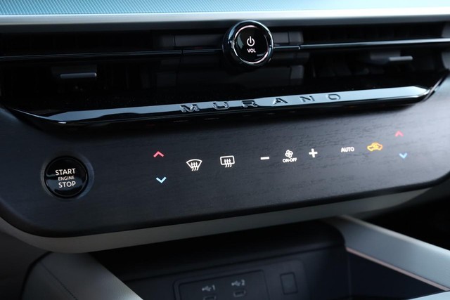 Nissan Murano Vehicle Image 18